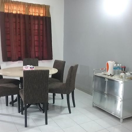 Anjung Homestay Сепанг Екстериор снимка