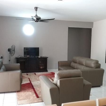 Anjung Homestay Сепанг Екстериор снимка