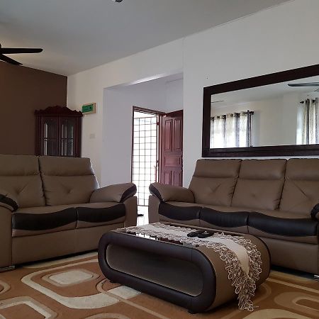 Anjung Homestay Сепанг Екстериор снимка