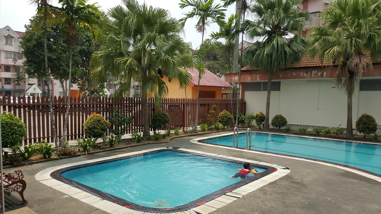 Anjung Homestay Сепанг Екстериор снимка