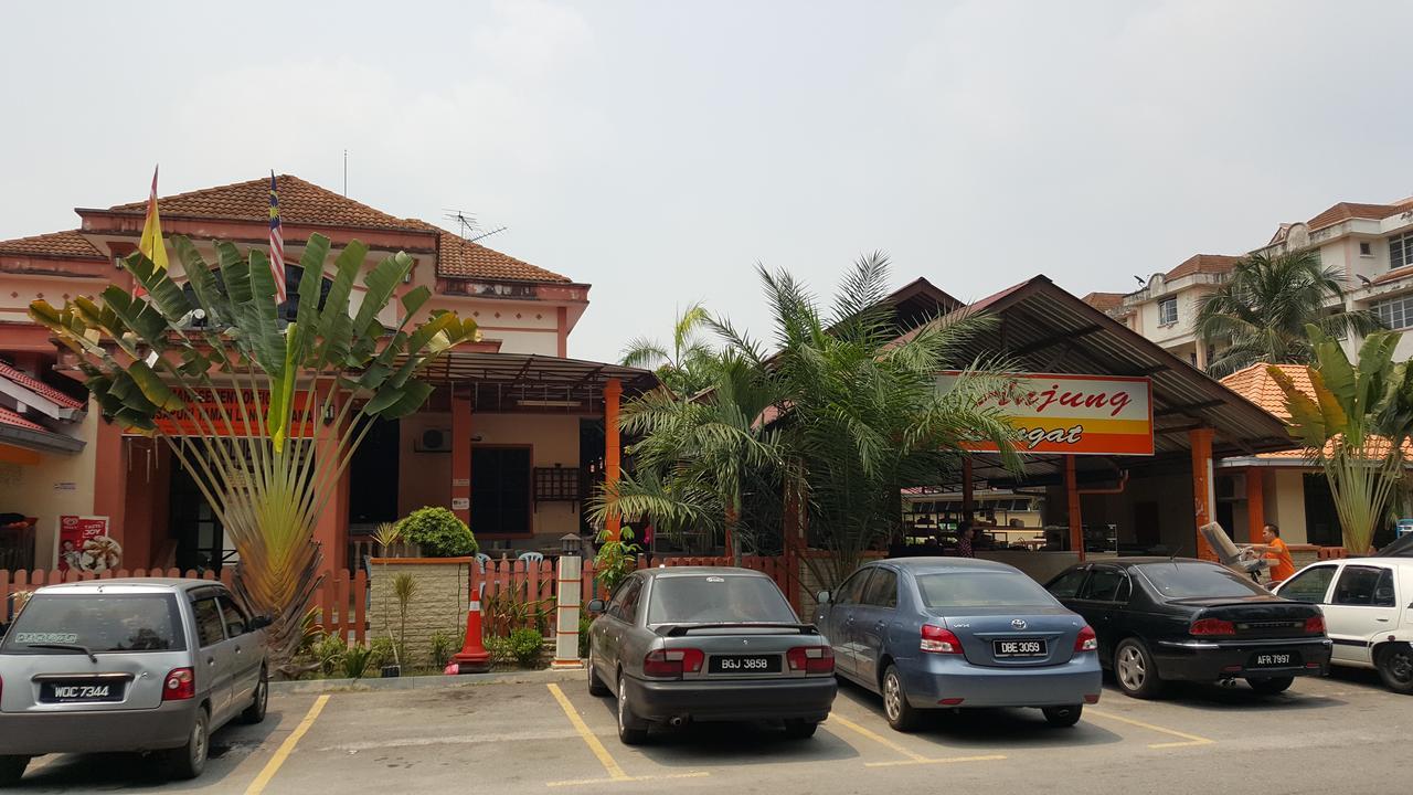 Anjung Homestay Сепанг Екстериор снимка