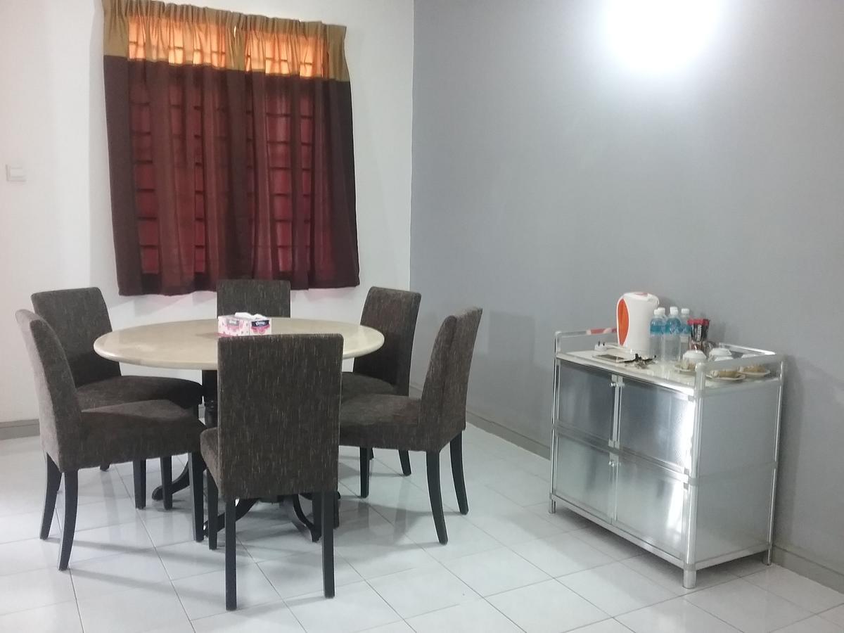 Anjung Homestay Сепанг Екстериор снимка