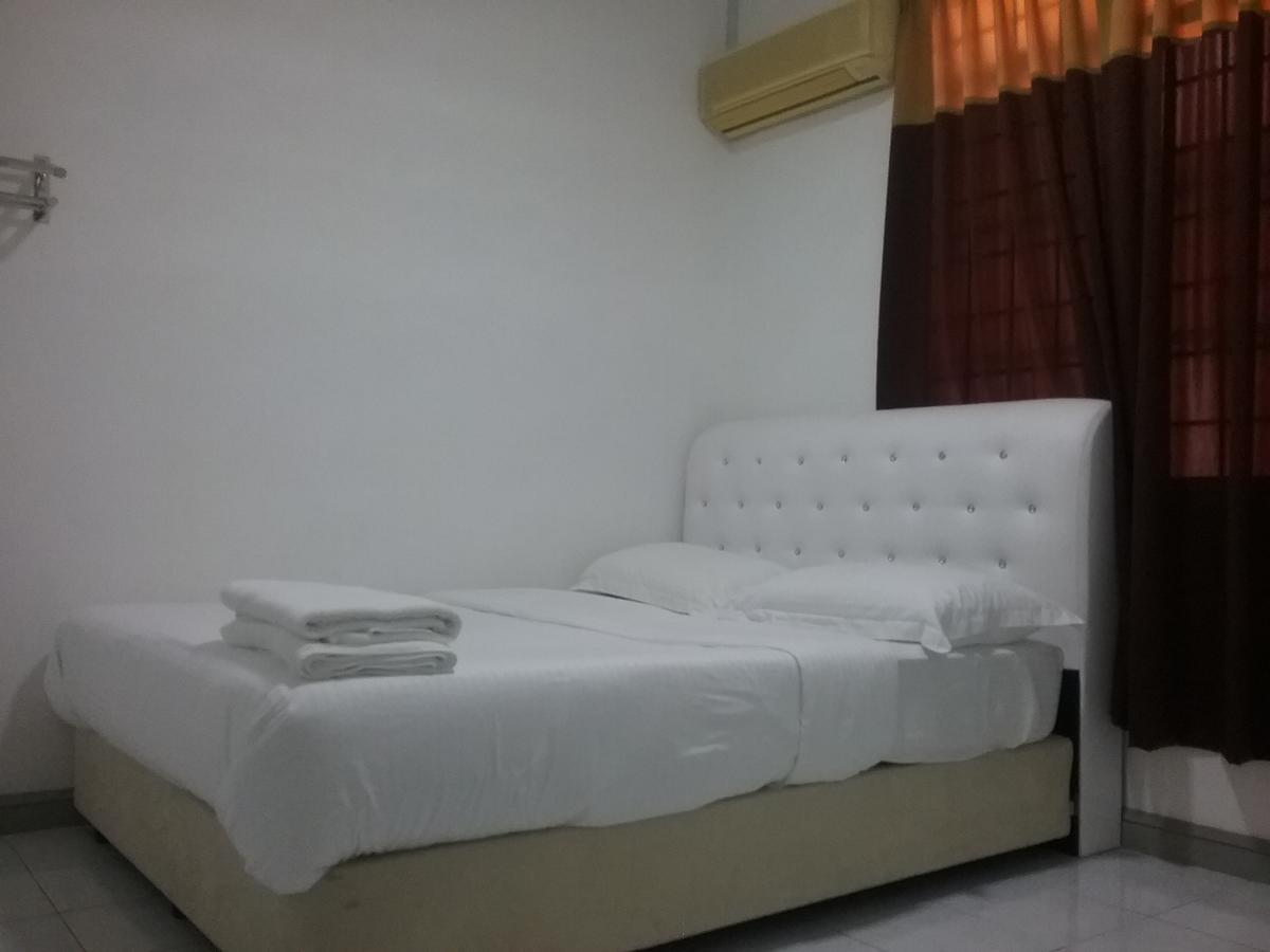 Anjung Homestay Сепанг Екстериор снимка
