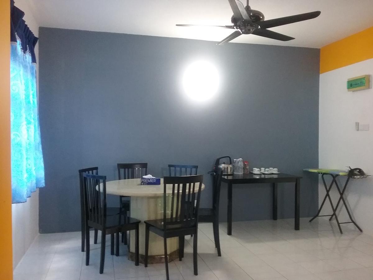 Anjung Homestay Сепанг Екстериор снимка
