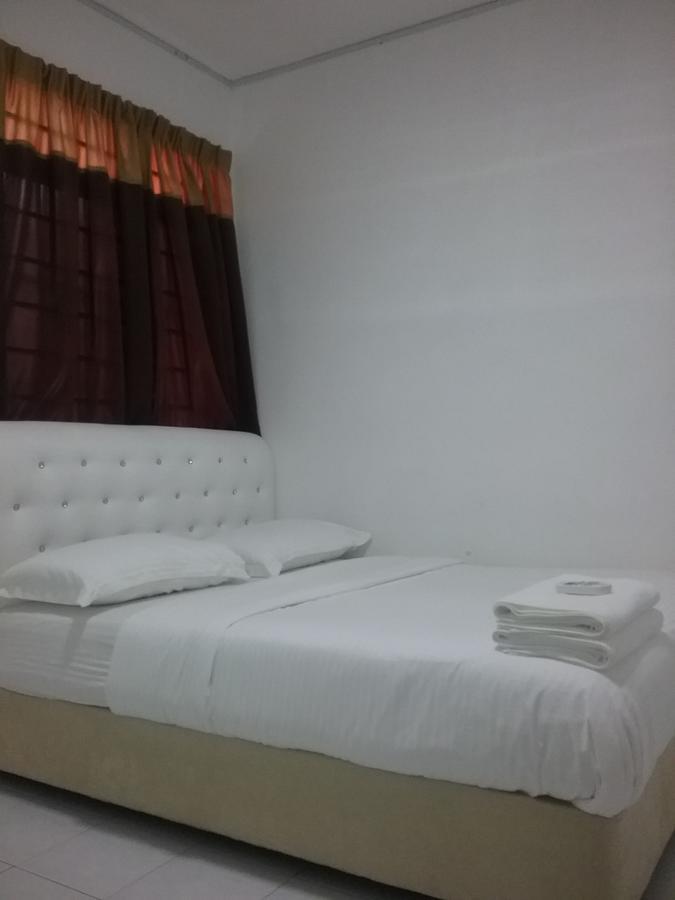 Anjung Homestay Сепанг Екстериор снимка