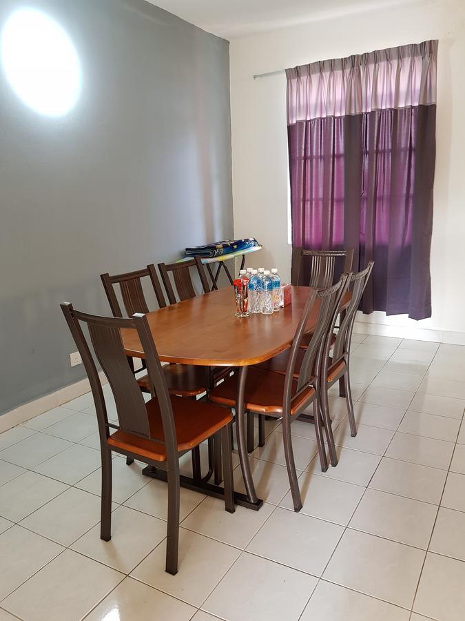 Anjung Homestay Сепанг Екстериор снимка
