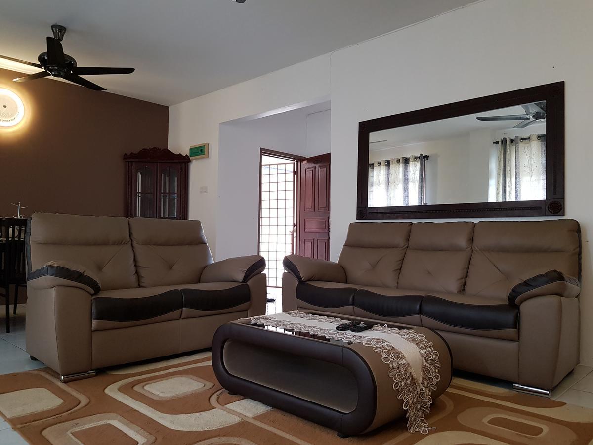 Anjung Homestay Сепанг Екстериор снимка